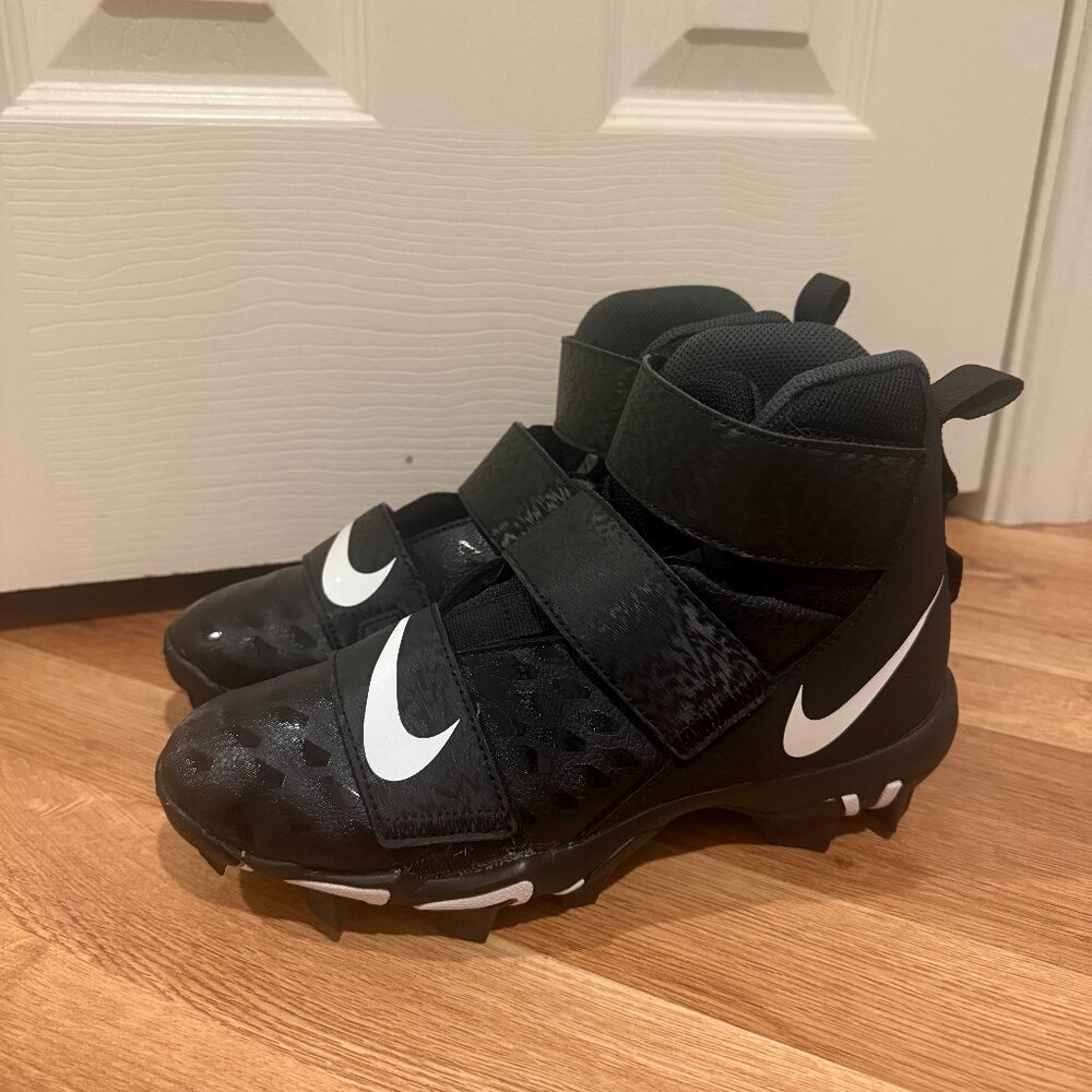 NIKE Force Savage 2 Shark Football Cleat Boys Size 6Y Black White AQ7723-001